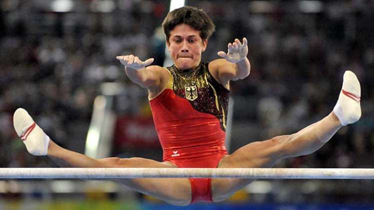  Oksana Chusovitina de Uzbekistán la gimnasta más longeva de los Olímpicos de Tokio.