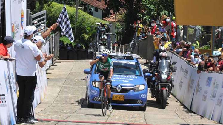 Dany Osorio corredor antioqueño, líder de la Vuelta al Gran Santander Bicentenario 2021