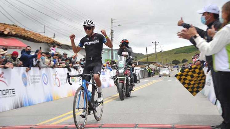 Robinson Chalapud, ciclista del Team Medellín, triunfador en Berlín, Santander