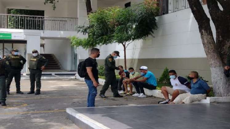 Cinco capturados, dos presuntos 'Elenos' y uno de 'Los del Tren de Aragua'./Foto: La Opinión