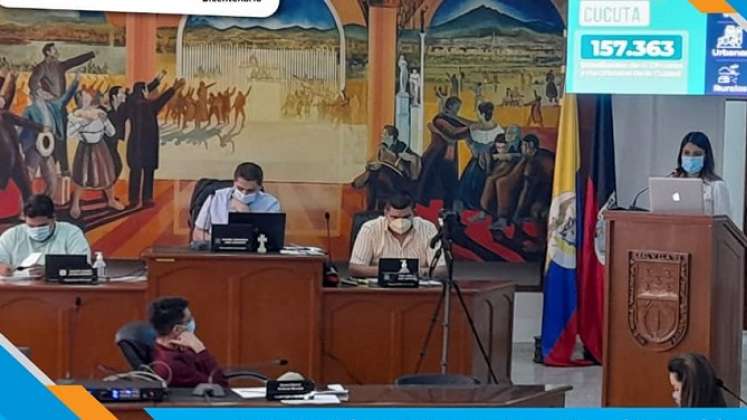 La secretaria de Educación, Jessica Ramírez, fue citada a debate de moción de censura en el Concejo. /Foto Cortesía para La Opinión