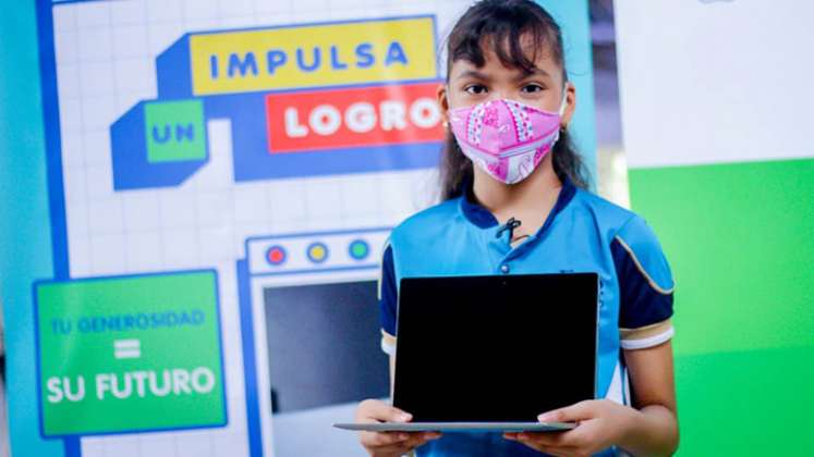 A partir de 2020 y a la fecha, la iniciativa ‘Educatón por Colombia’ de la Fundación United Way Colombia ha gestionado la compra y entrega de 4.344 computadores y tablets nuevos a niños, niñas y jóvenes de ocho departamentos. / Foto: Cortesía