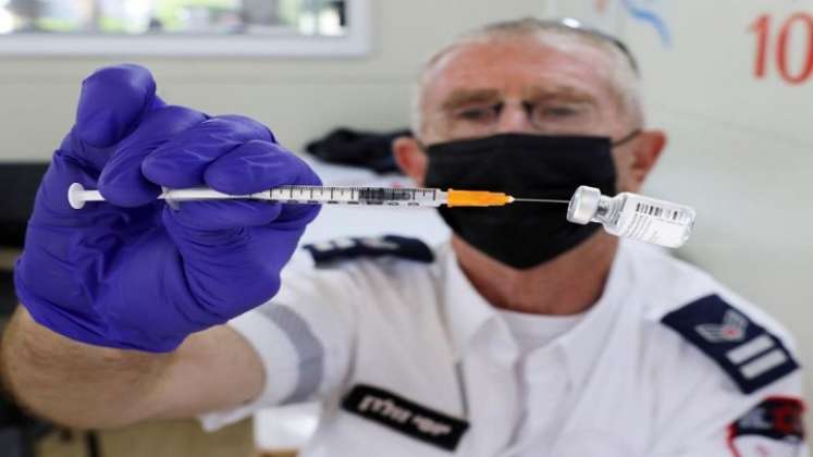 Israel da marcha atrás en aplicar tercera dosis contra el coronavirus a enfermos de cáncer./Foto: AFP