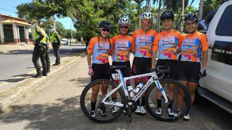 El equipo Fundación San Mateo ha sido uno de los precursores del ciclismo femenino en  Colombia. Allí corre la cucuteña Yanet Cecilia Gonzélez