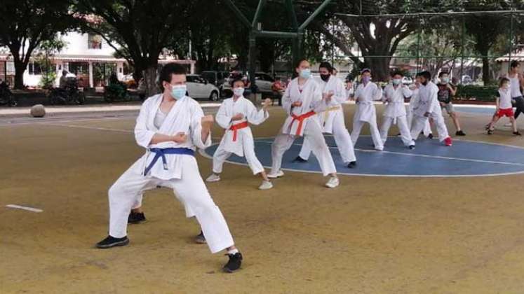 El karate es una disciplina que ayuda al autocontrol de la persona 