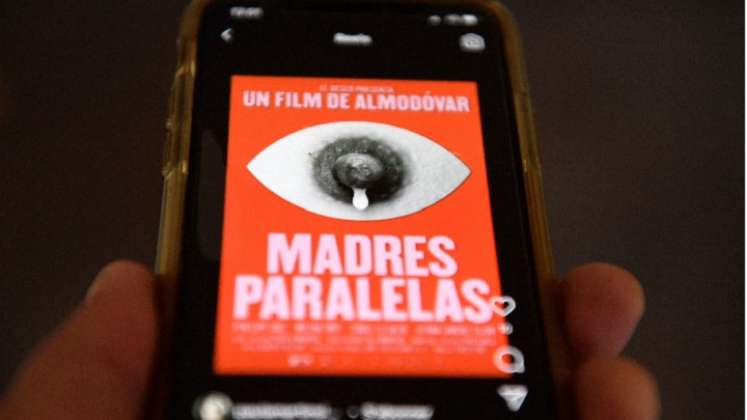 Instagram retiró cartel de película de Almodóvar