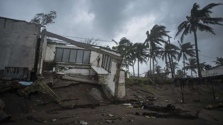 Las autoridades esperan que el fenómeno se debilite a depresión tropical./ AFP