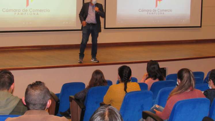 El director de 100E, Carlos Moncada Rojas explicó el alcance del programa. que el programa