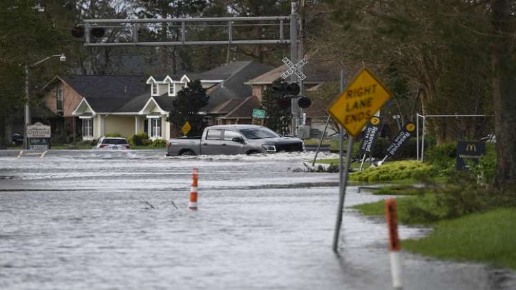 El gobernador Edwards advirtió que Ida será "una importante prueba" para el sistema de prevención de inundaciones del estado./AFP