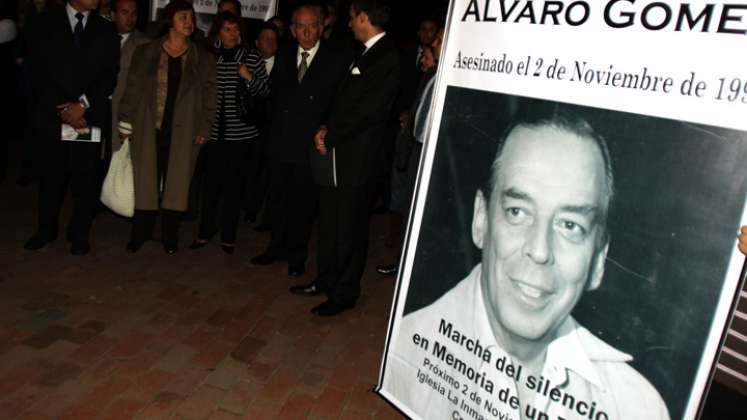 Álvaro Gómez Hurtado, abogado, político, escritor y periodista; asesinado el 2 de noviembre de 1995.