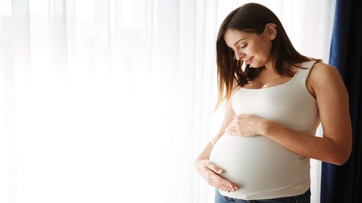 Las embarazadas consultan sobre las vacunas.