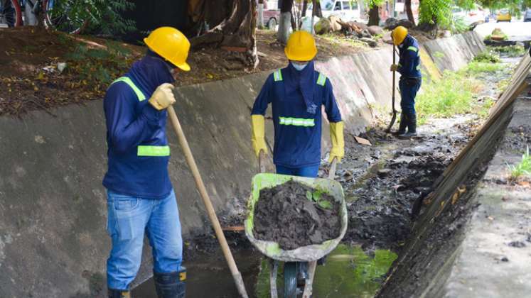 Aguas Kpital invitó a la comunidad a hacer buen uso de los canales y a velar porque no se arroje ningún tipo de enseres que dificulten el tránsito de las lluvias y contaminen la ciudad.