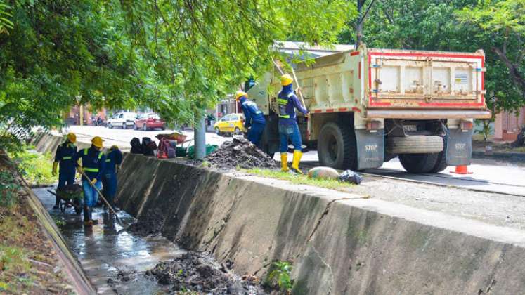 Aguas Kpital invitó a la comunidad a hacer buen uso de los canales y a velar porque no se arroje ningún tipo de enseres que dificulten el tránsito de las lluvias y contaminen la ciudad.