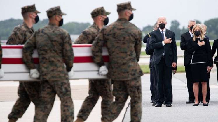 Muy criticado, Biden recibe los restos de los militares muertos en Afganistán./Foto: Internet