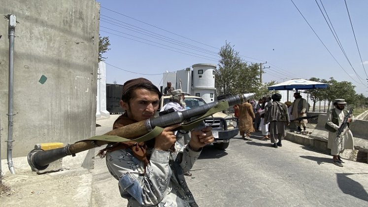 Los talibanes patrullan la ciudad en pequeños convoyes sin molestan a nadie, pero la gente tiene miedo. / Foto AFP 