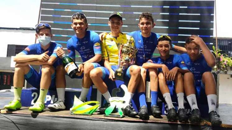 Sebastián Galvis Rodríguez, con el equipo campeón,  Guerreros del Norte-Osorio Group city Bike Ulloa Sport.