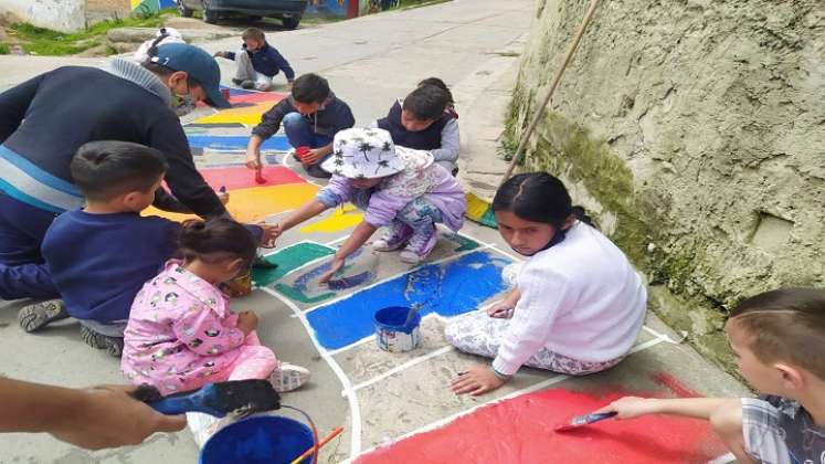Los niños aprenden diferentes artes. Foto: Cortesía/La Opinión.
