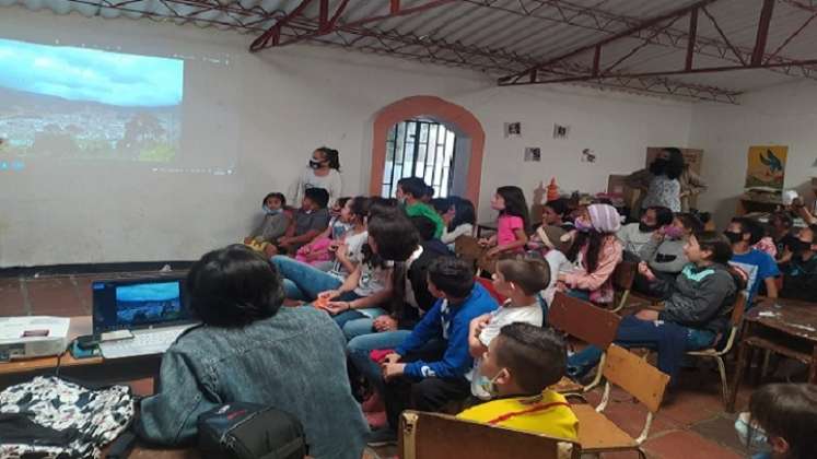 Los niños asisten a la biblioteca de lunes a sábado./ Foto: Cortesía/ La Opinión.