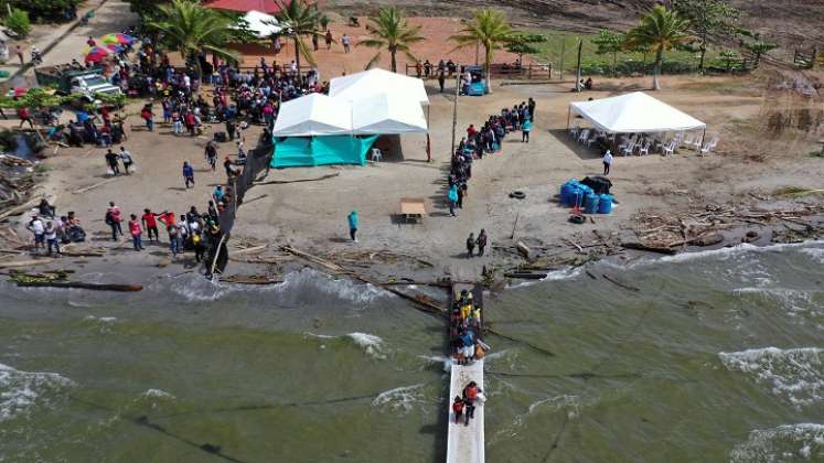 Aunque la oferta de botes clandestinos es amplia, los migrantes la descarta por "miedo" a ahogarse durante la travesía./AFP