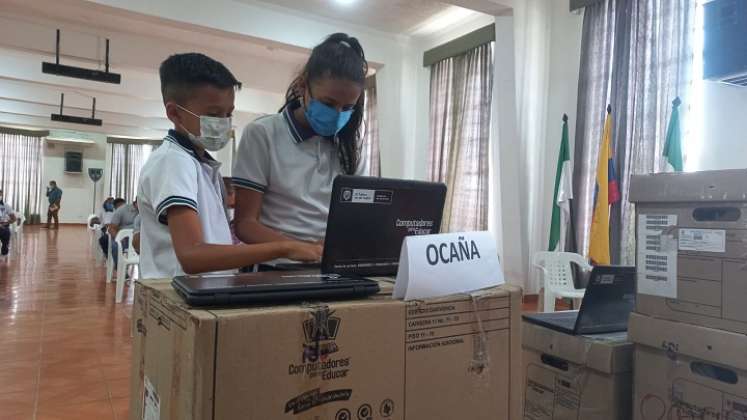 En aras de mejorar el proceso enseñanza aprendizaje se entregan computadores en la provincia de Ocaña. / Cortesía/ La Opinión 