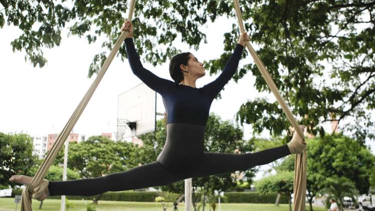 Mariana Cepeda practica el porrismo pero comenzó la danza aérea hace 3 meses. Foto: @juanpcohen