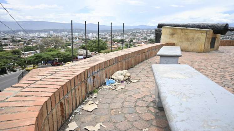 La zona del monumento se convirtió en guarida para los habitantes de calle y consumidores de droga./ Foto: Jorge Gutiérrez/ La Opinión 