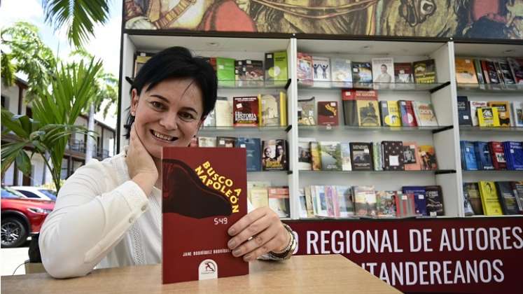 Escritora colombo-española, ha publicado cuatro libros. 