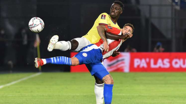 Dávinson recibió tarjeta amarilla en el duelo ante Paraguay, y por acumulación no podría estar en el encuentro de este jueves ante Chile. / Foto: AFP