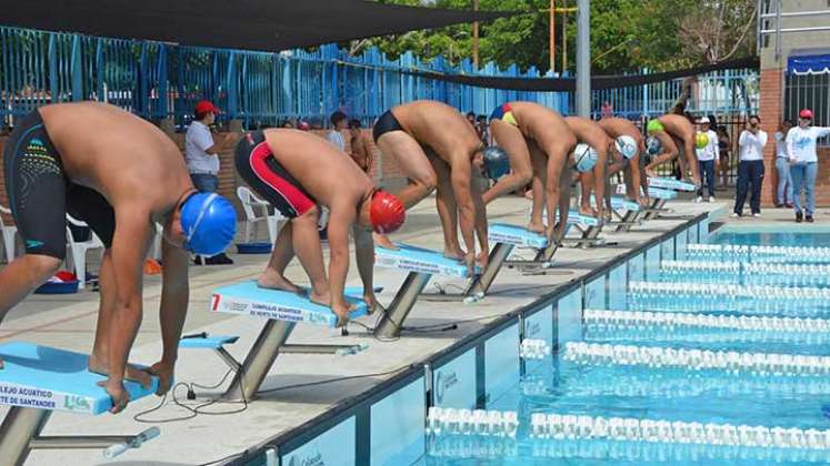 Una buena participación se vio en el Copa Bicentenario de natación que se disputó en el Complejo Acuático.  
