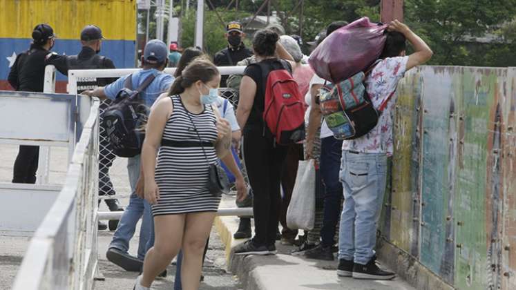 Tránsito de personas en la frontera colombovenezolana.