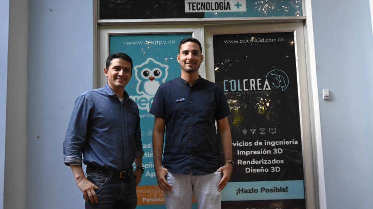 Carlos Felipe Velásquez y Bryan Puerto son los creadores de Colcrea 3D. Foto: Jorge Gutiérrez