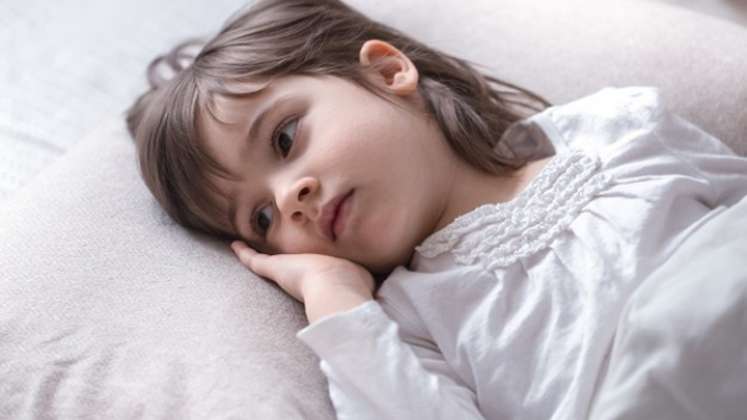 La Asociación Americana de Pediatría determinó que la principal causa para padecer trastorno de sueño en niños y jóvenes son las actividades antes de la hora de ir a dormir. / Foto: Freepik