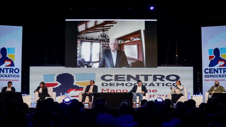 El exsenador Álvaro Uribe en su corta intervención desde su finca en Rionegro, Antioquia, ante la convención. /Colprensa