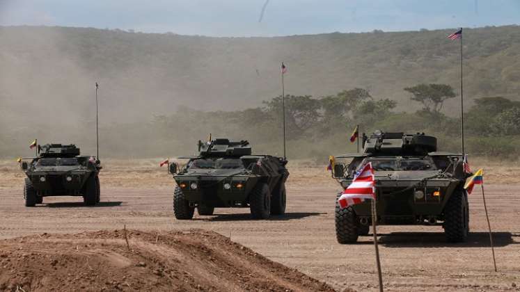 el embajador de los Estados Unidos en Colombia, Phillip Goldberg celebró la entrega de los primeros 20 vehículos blindados de un total de 145. /COLPRENSA