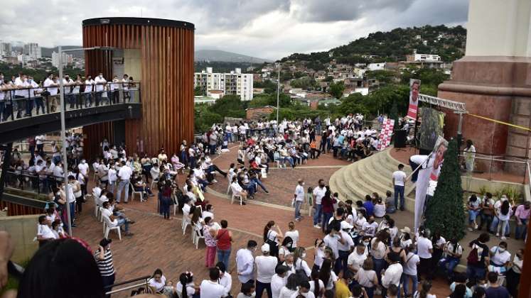 Juan Fernando Cristo lanzó su agenda programática en Cristo Rey. /Foto Pablo Castillo