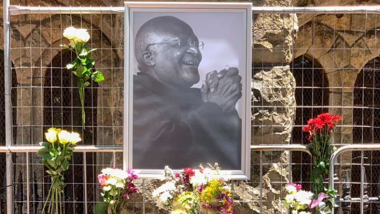 Los hábitos de Desmond Tutu lo salvaron de ser encarcelado y su lucha pacífica fue reconocida con el Premio Nobel de la Paz en 1984. / Foto: AFP