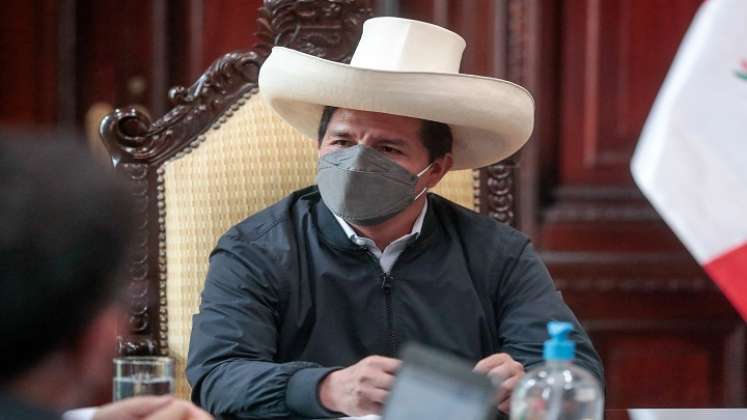 Pedro Castillo, en el poder en Perú desde el 28 de julio, derrotó por estrecho margen en balotaje a la derechista Keiko Fujimori./ AFP