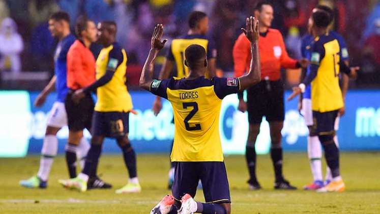 La selección ecuatoriana de fútbol igualó ante Brasil en un partido pólemico. 