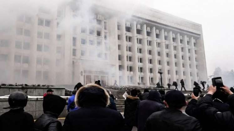 los disturbios sin precedentes en la nación de Asia Central se AFPsalen de control debido a una subida de los precios de la energía. /