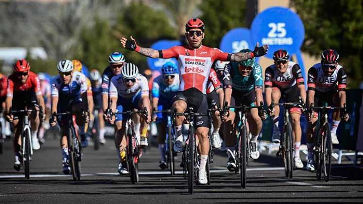 El ciclista australiano Caleb Ewan comenzó la temporada con una victoria parcial en el Tour de Arabia Saudita.