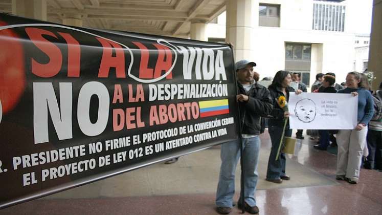 Suspendida discusión de la despenalización del aborto en Colombia