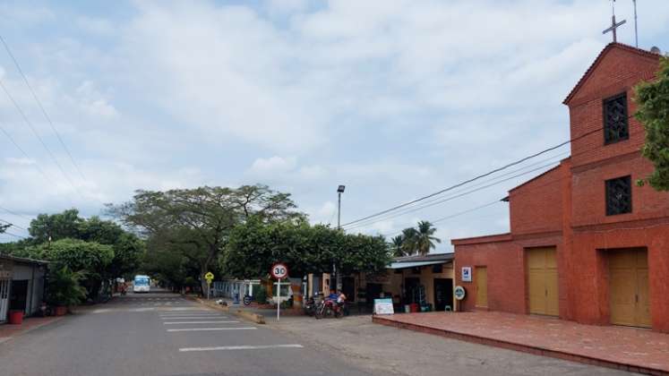 Esa población. a 40 minutos de Cúcuta, ayer tenía varios establecimientos comerciales cerrados.
