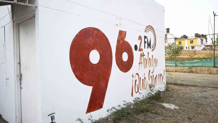 Instalaciones Atalaya FM 96.2 en el colegio integrado Juan Atalaya. Foto: Jorge Ivan Gutierrez.