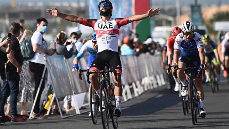 Fernando Gaviria ganó la primera etapa del Tour de Omán. 