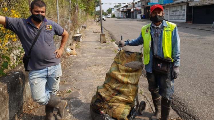 Nixon Gámez lleva tres años reciclando en San Cristóbal. 