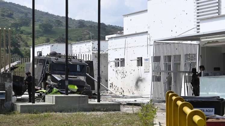 El ataque contra la estación de Policía de Astilleros fue grave.