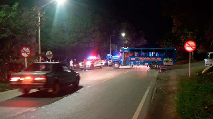 Encapuchados robaron a pasajeros y atravesaron bus en la vía Cúcuta-Pamplona 
