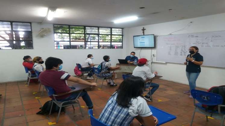 La Alcaldía de Cúcuta ha estado haciendo pedagogía en los colegios sobre la importancia de cumplir con los protocolos y explicando la ruta de atención que se debe seguir por si se registran casos de COVID.