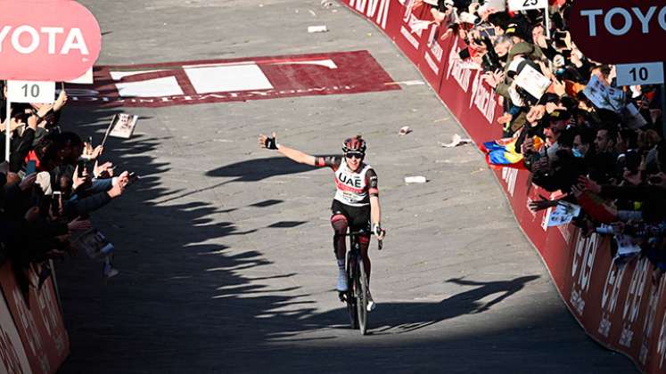 Tadej Pogacar ganador de la Strade Bianche. 