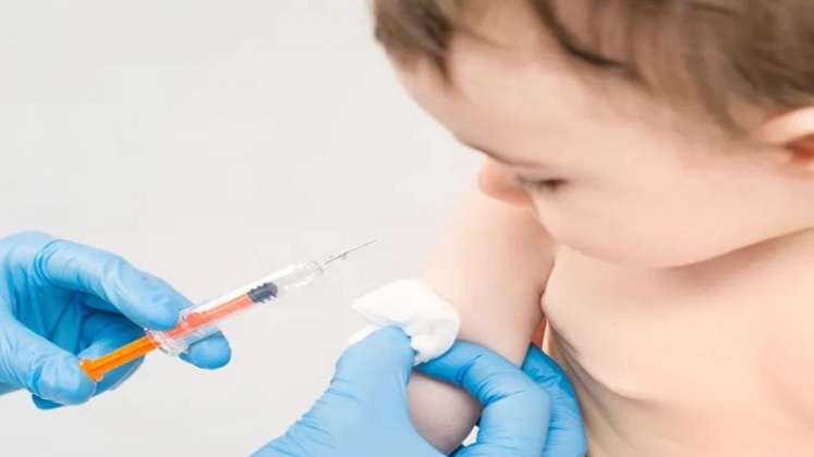 Algunas vacunas pueden tener efectos secundarios como fiebre leve, sarpullido o dolor en el lugar de la aplicación, pero todas son seguras. / Foto: Cortesía 